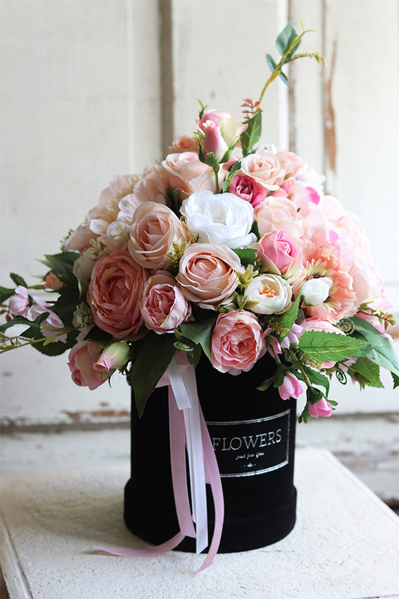 Heria Velvet, welurowy flowerbox z różowymi kwiatami, wys.38cm 