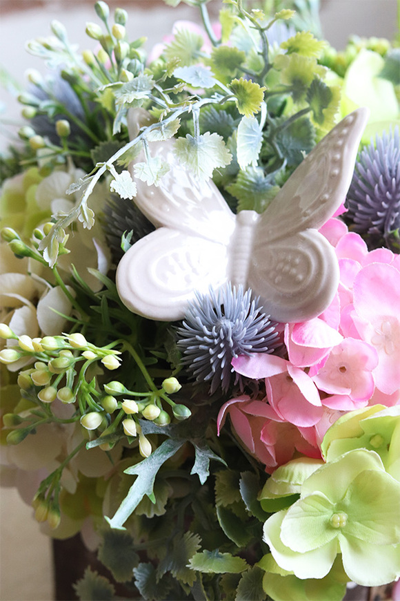 Pink Flowers, kompozycja kwiatowa w drewnianej szufladzie, wym.23x23cm 