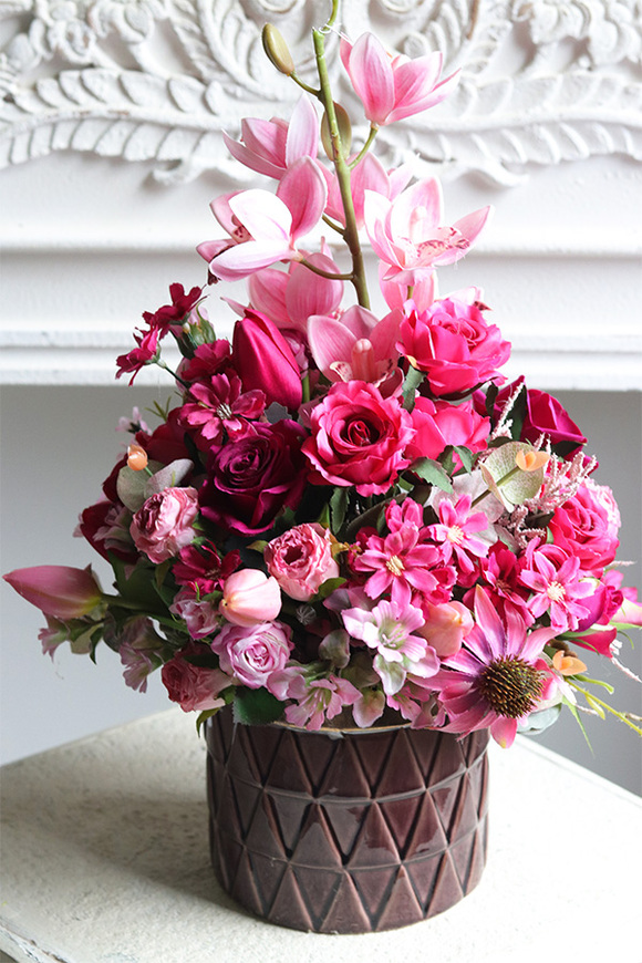 Różowa Jutrzenka, kompozycja kwiatowa w naczyniu
