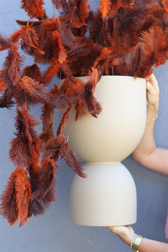 Rudy Piórpusz Moderno, kompozycja w metalowej donicy