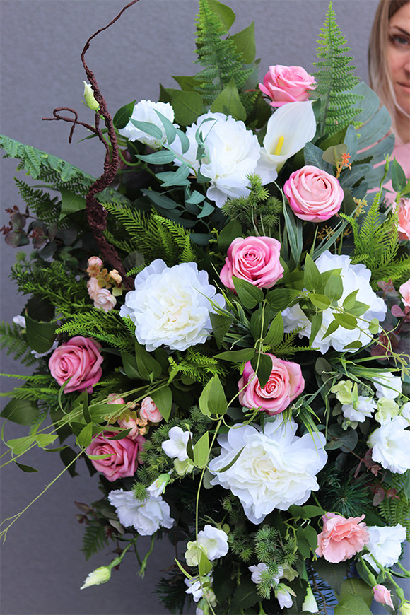 Ladia, wiązanka nagrobna z różą i peonią