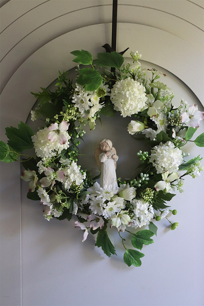 Santa Angela, wianek komunijny z aniołem