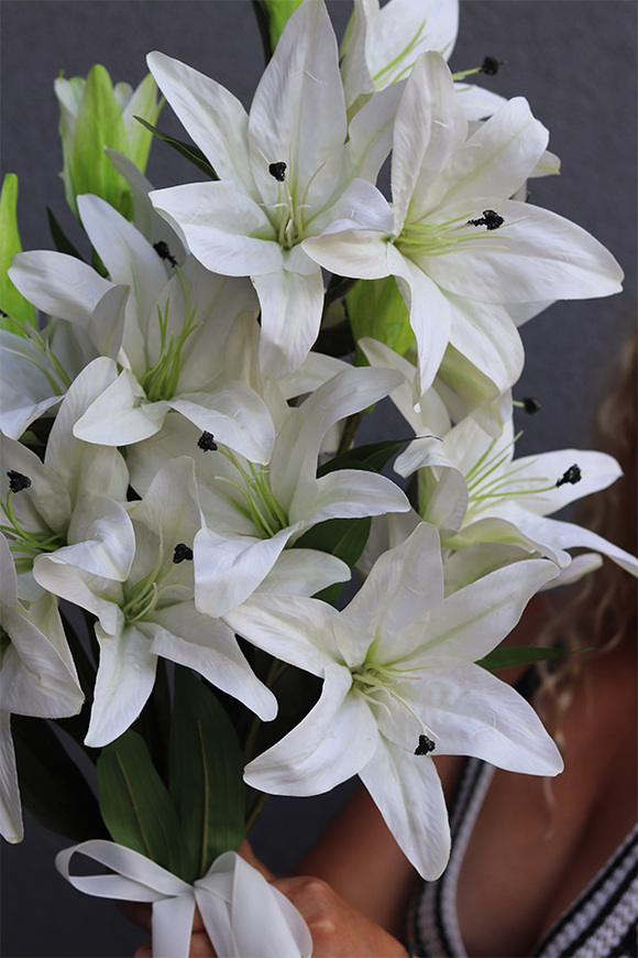Sesila, bukiet lilii białych