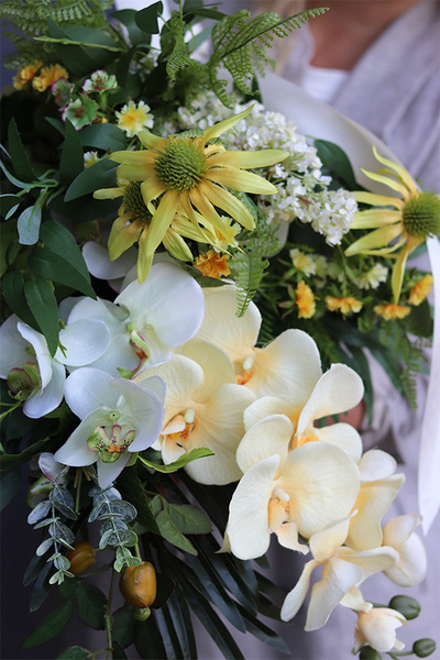 Yellownastia, bukiet nagrobny do położenia i wazonu