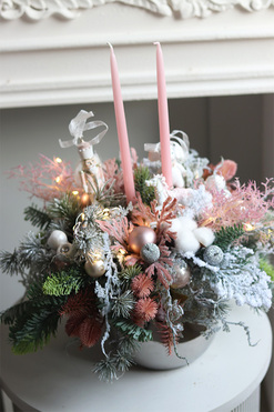 Baby Pink 2, świąteczny stroik LED ze świecami, wym.42x35cm 