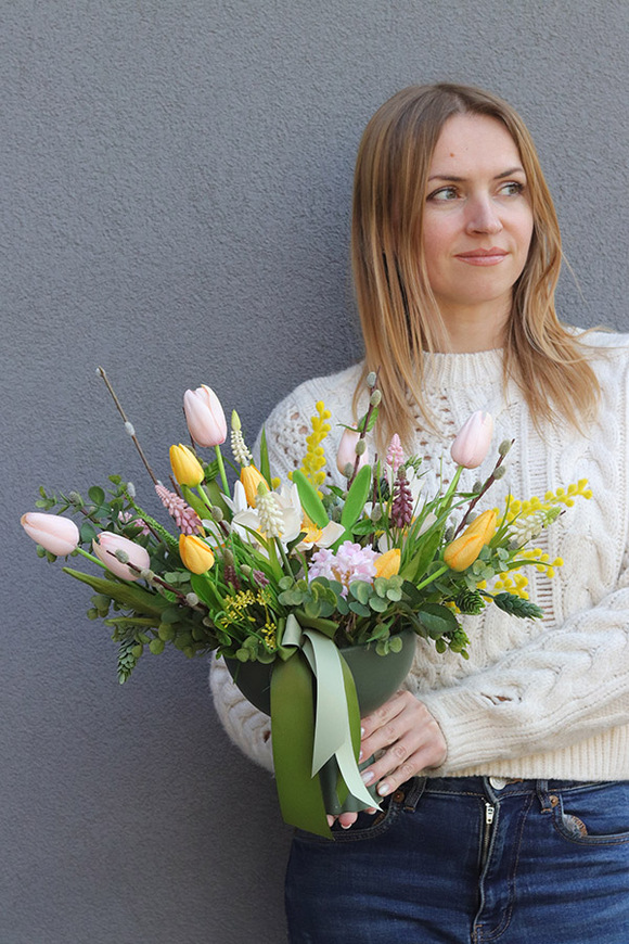 Leori Terise, wiosenna kompozycja w pucharze