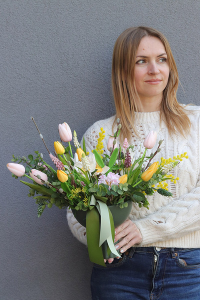 Leori Terise, wiosenna kompozycja w pucharze