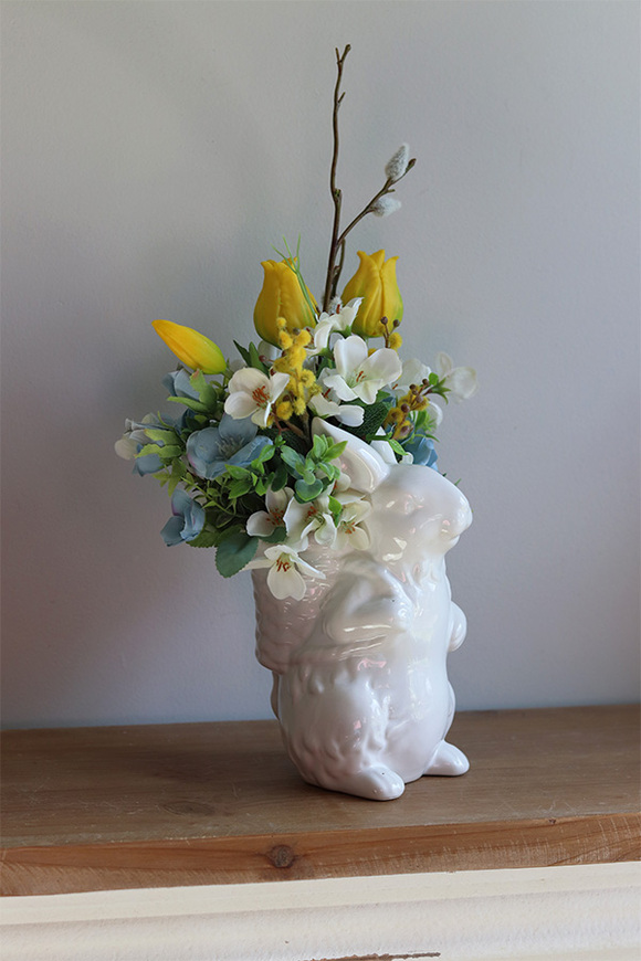 Evelive Bunny, ceramiczna figurka zająca z dekoracją kwiatową,