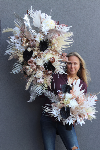 Mortiario Glamour Silver, nowoczesny bukiet nagrobny we wkładzie