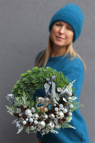 Reinee, zimowy wianek z łosiem