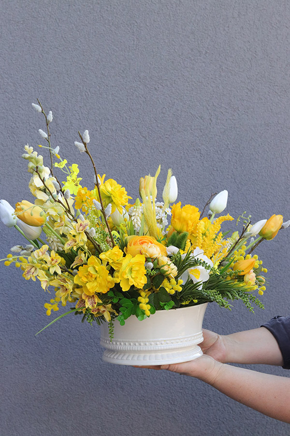 Amira Caroline, dekoracja kwiatowa na stół wielkanocny