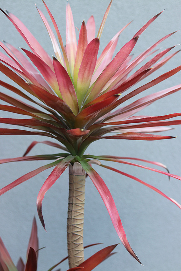 Jukka Fiberglass, sztuczna roślina w szarej donicy