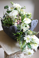 White Cristal, nowoczesna kompozycja nagrobna w misie