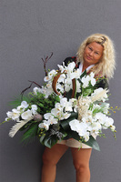 White Orchidera, kompozycja nagrobna w misie, wym.64x83cm