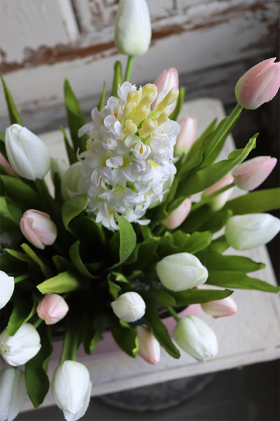 Krestia 2, kompozycja wiosenna z tulipanami i hiacyntami, wys.54cm 