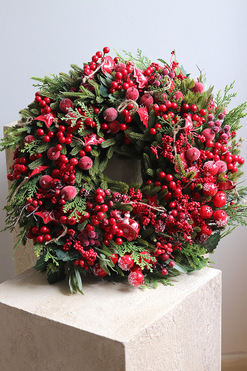 OD RĘKI Czerwony Gaj, zimowy wianek na drzwi z owocami, śr.42cm