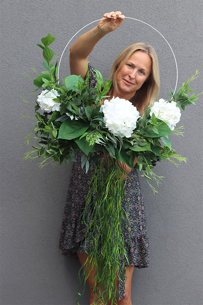 wianek kwiatowy, Subtelle Sibille Hortense Orchid B, na obręczy o śr.50cm