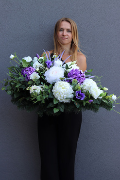 Heraklia, obfita wiązanka nagrobna biało fioletowa, dł.92cm