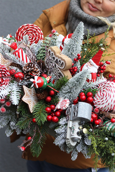 Norwegia Lollypop, świąteczna kompozycja nagrobna w donicy