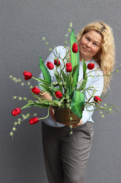 Tulipaneo Red, wiosenna dekoracja nagrobna z tulipanami, wym.57x70cm