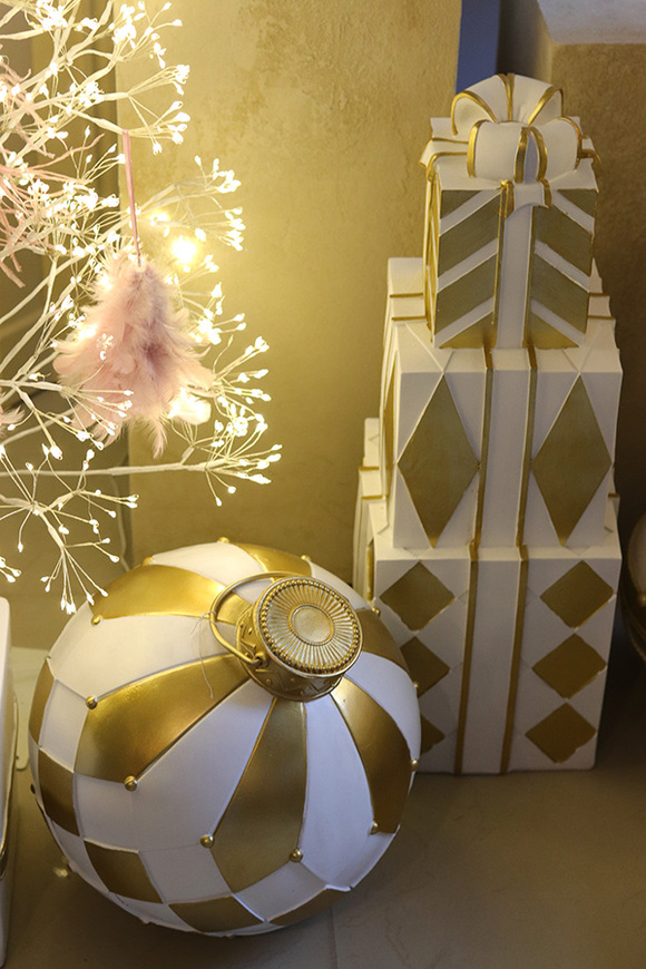 Pudrova Panna, różowa zawieszka świąteczna