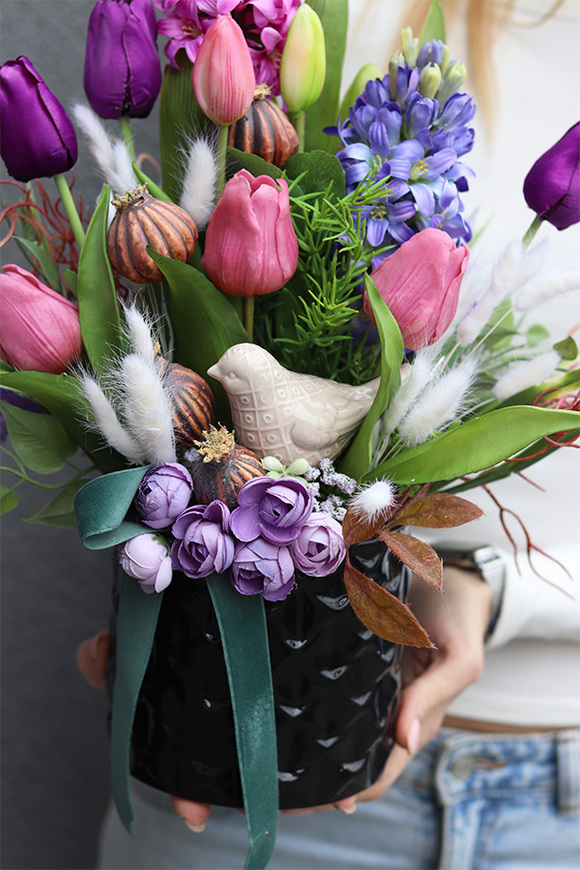 Clemensa Hiacynta, stroik wiosenny z gumowymi tulipanami