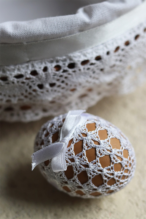 koszyczek wielkanocny z białą serwetką, Easteriato Egg, wym.24x21cm