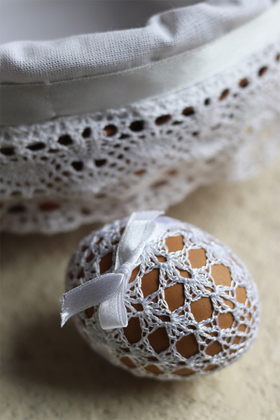 koszyczek wielkanocny z białą serwetką, Easteriato Egg, wym.24x21cm