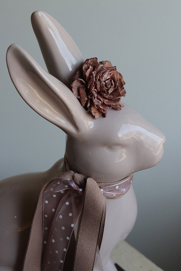 Bunny Glamm, figurka wielkanocna zajączek z kwiatem