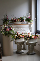 Miodowy Dom, kompozycja kwiatowa w łódce	