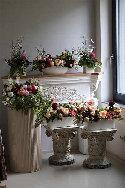 Miodowy Dom, kompozycja kwiatowa w łódce	