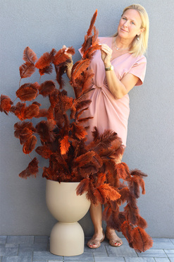 OD RĘKI Rudy Pióropusz Moderno, kompozycja w plastikowej donicy, wys.155cm