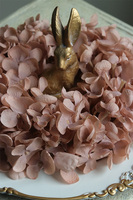 Gold Bunny, wielkanocny stroik na talerzu