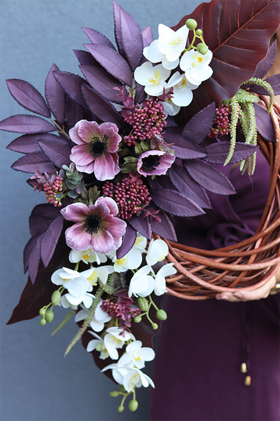 Bordo&Orchidea, asymetryczny wianek na drzwi