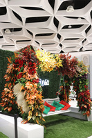 Jesień w Warszawie, dekoracja kwiatowa na konstrukcji