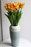 Marts Tulips, bukiet kwiatów w wazonie