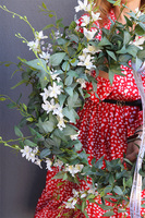 Biell, biały wianek do powieszenia na drzwi