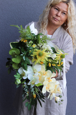 Yellownastia, bukiet nagrobny do położenia i wazonu, wys.56cm