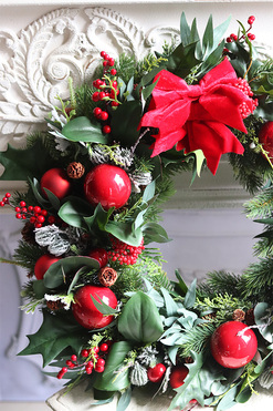 Apart Christmas Exclusive 2, świąteczny wianek z ostrokrzewem, śr.52cm