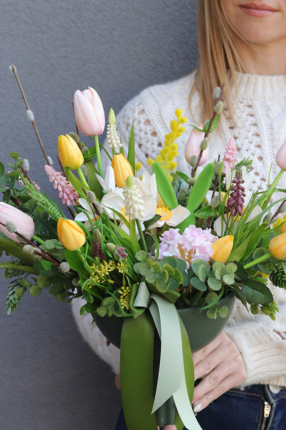 Leori Terise, wiosenna kompozycja w pucharze