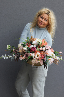 Debora Small, jesienna kompozycja w naczyniu, wym.34x80cm