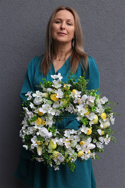 Powiew Wiosny, wielkanocny wianek na drzwi z hiacyntami, śr.47cm