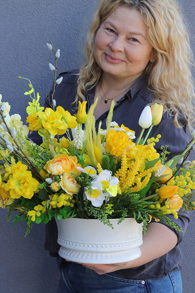 Amira Caroline, dekoracja kwiatowa na stół wielkanocny