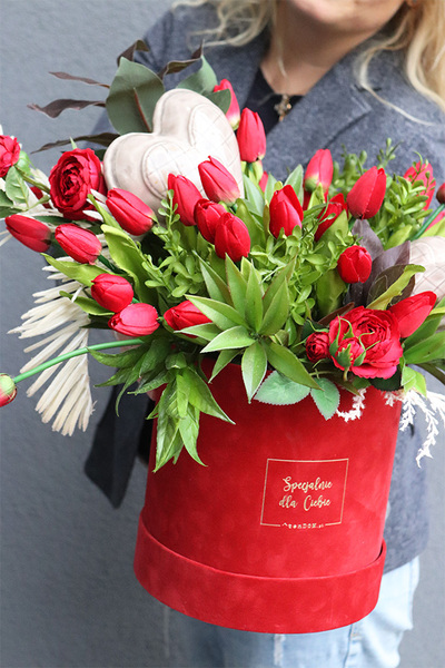 Red Spring Big, walentynkowy flowerbox z tulipanami