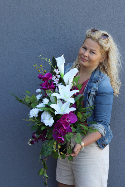 Królewska 2, bukiet nagrobny we wkładzie do flakonu