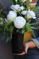 Lessuna, bukiet nagrobny z kallami