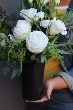 Lessuna, bukiet nagrobny z kallami, wys.57cm