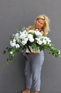 Białe Wspomnienia, dekoracja nagrobna w skrzynce, wym.47x117cm