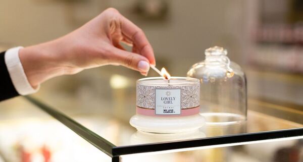 Lovely Girl, sojowa świeczka zapachowa, Gold Series, 150g 