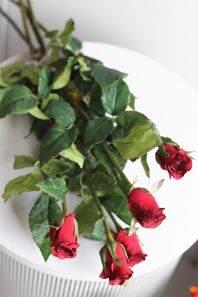 Róża Juliet, gałązka sztucznej róży, czerwona